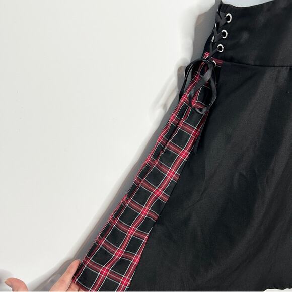 HOT TOPIC Suspender Skirt Size Medium Plaid Lace Up Emo Punk Skater Grunge Alt - Picture 4 of 9